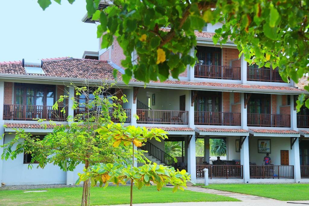 Serein Beach Hotel Tangalle Eksteriør bilde