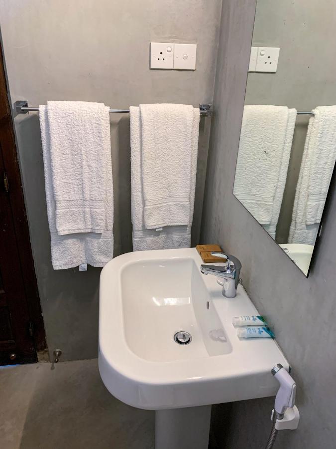 Serein Beach Hotel Tangalle Eksteriør bilde